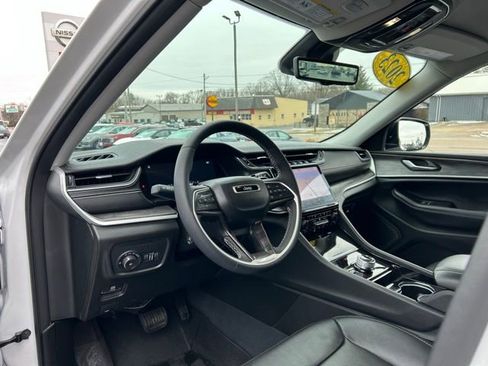 Used 2023 Jeep Grand Cherokee Limited w/ Luxury Tech Group II image 29