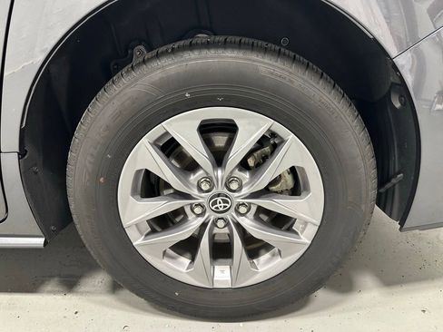 Used 2025 Toyota Sienna LE image 69