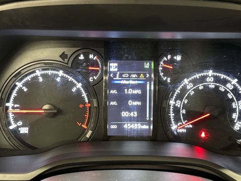 Used 2024 Toyota 4Runner SR5 AWD/4WD image 18