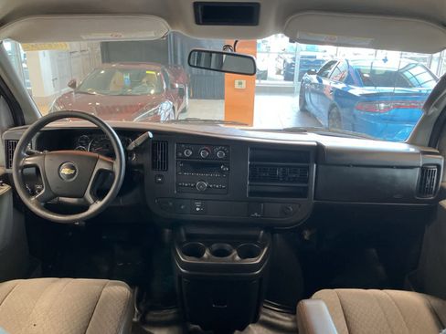 Used 2015 Chevrolet Express 3500 RWD image 21