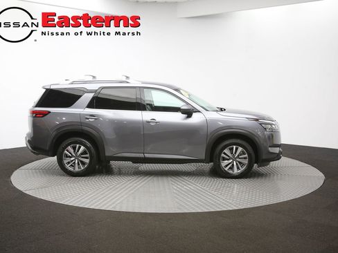 Used 2023 Nissan Pathfinder SL AWD/4WD image 44