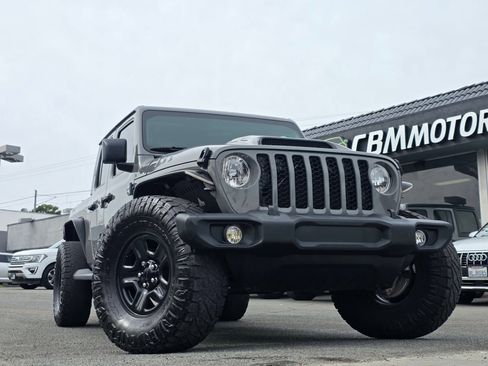 Used 2022 Jeep Gladiator Sport image 3