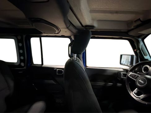 Used 2019 Jeep Wrangler Unlimited Sahara AWD/4WD image 39