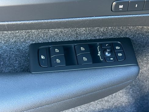 Certified 2025 Volvo XC40 B5 Plus image 13