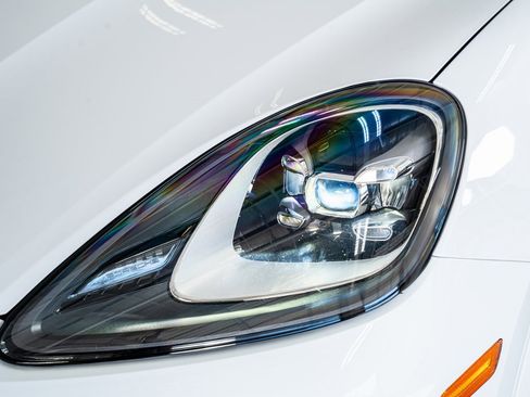 Used 2023 Porsche Cayenne Platinum Edition image 13