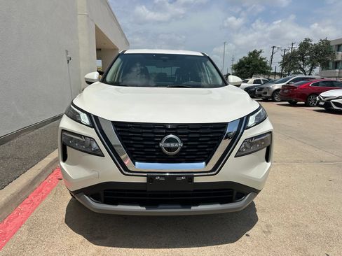 Used 2023 Nissan Rogue SV FWD image 2