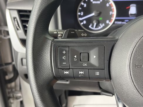 Used 2024 Nissan Rogue S AWD/4WD image 27
