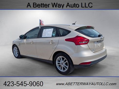 Used 2018 Ford Focus SE w/ Cold Weather Package FWD image 3