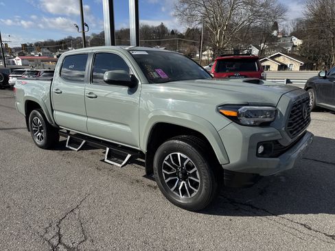 Used 2022 Toyota Tacoma TRD Sport image 1