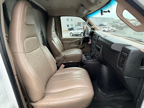 Used 2016 Chevrolet Express 3500 RWD image 16