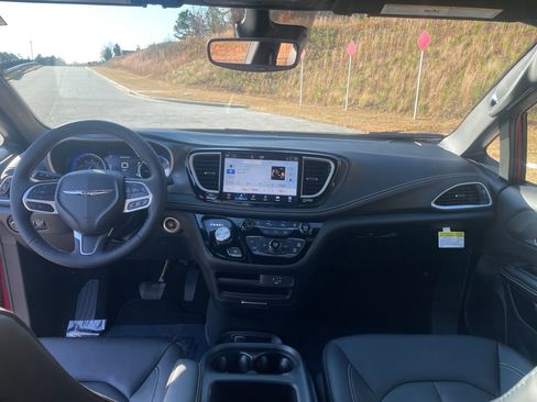 New 2026 Chrysler Pacifica Select FWD image 22