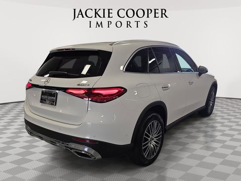 Used 2025 Mercedes-Benz GLC 300 4MATIC image 5