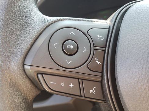 Used 2022 Toyota RAV4 XLE image 23