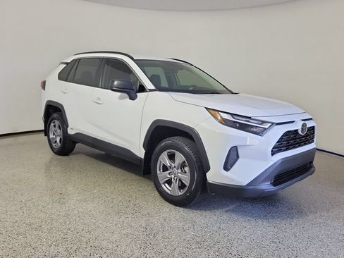 Used 2025 Toyota RAV4 LE AWD/4WD image 4
