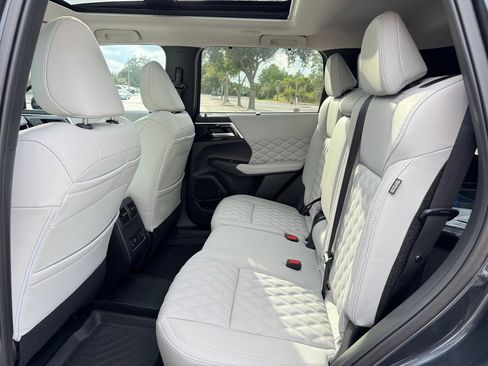 New 2025 Mitsubishi Outlander SEL image 15