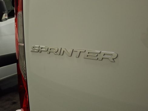 Used 2025 Mercedes-Benz Sprinter 2500 image 19
