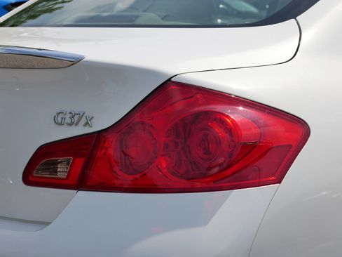 Used 2010 INFINITI G37 x Sedan w/ Premium Pkg AWD/4WD image 17