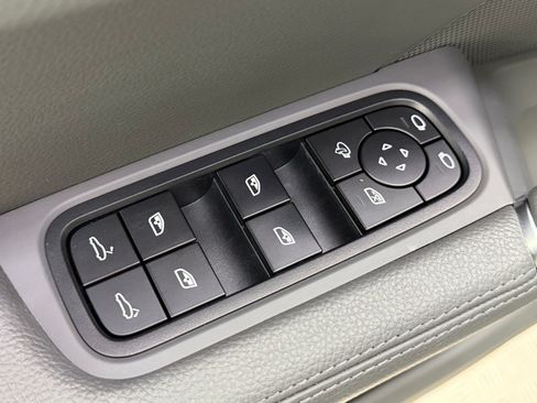Certified 2023 Porsche Cayenne AWD/4WD image 15