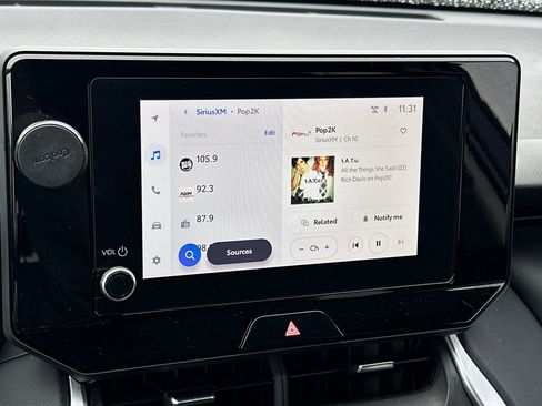 Used 2024 Toyota Venza LE AWD/4WD image 18