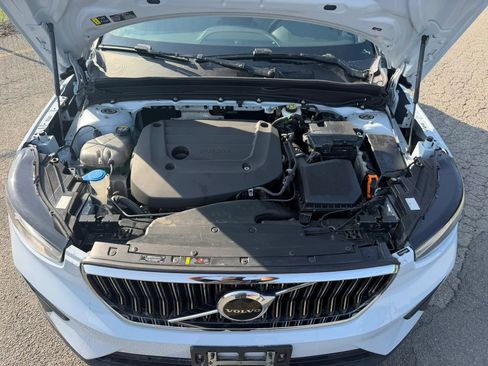 Used 2024 Volvo XC40 B5 Core AWD/4WD image 24