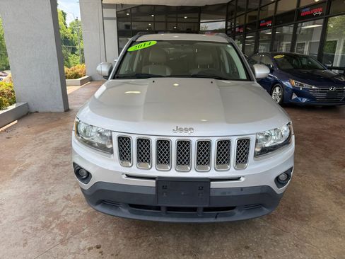 Used 2014 Jeep Compass Latitude FWD image 2