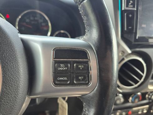 Used 2016 Jeep Wrangler Unlimited Rubicon AWD/4WD image 16