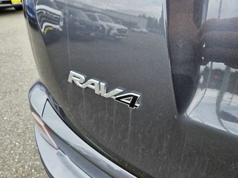 Used 2018 Toyota RAV4 SE w/ Advanced Technology Package AWD/4WD image 10