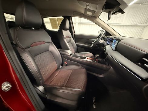 Used 2025 Nissan Kicks SR FWD image 24
