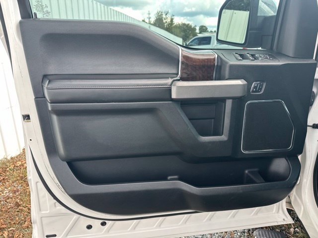 Used 2017 Ford F150 Platinum w/ Equipment Group 701A Luxury AWD/4WD image 12