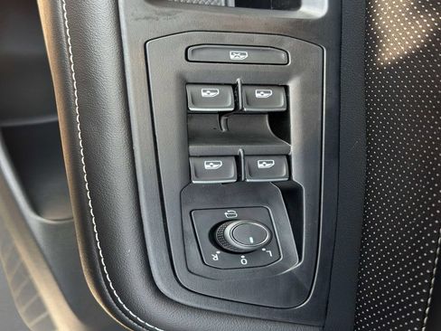 Used 2026 Volkswagen Atlas Cross Sport SEL Premium R-Line AWD/4WD image 19