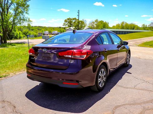 Used 2017 Kia Forte LX image 3