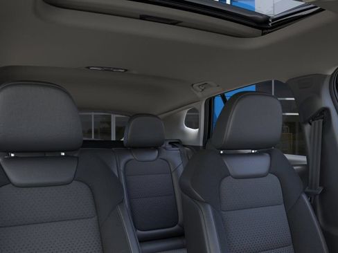 New 2026 Chevrolet Trax LT w/ Sunroof Package FWD image 25
