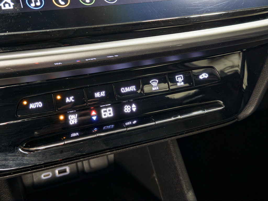 Used 2023 Chevrolet Bolt EUV LT FWD image 14