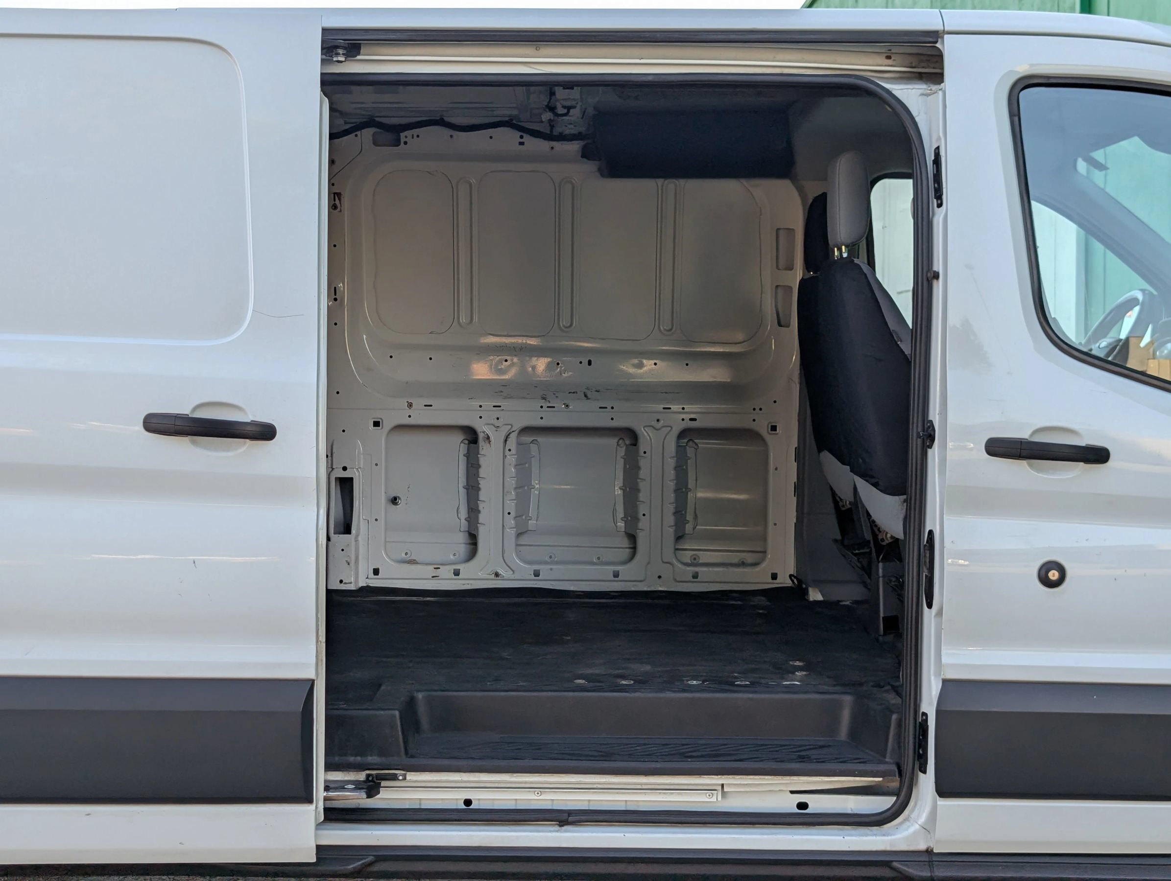 Used 2018 Ford Transit 250 148 Low Roof RWD image 2