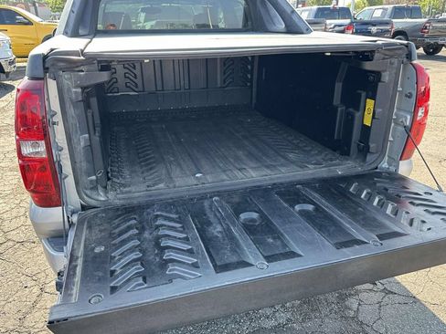 Used 2010 Chevrolet Avalanche LT w/ Luxury Package AWD/4WD image 11