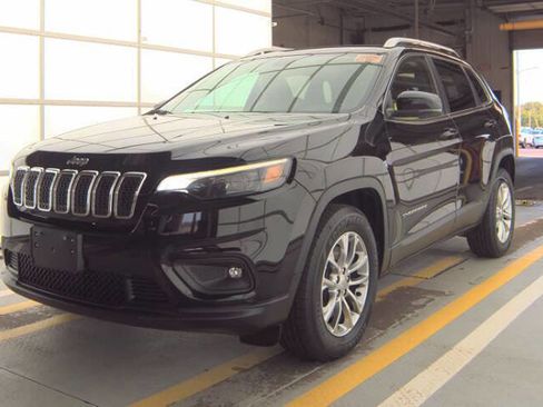 Used 2019 Jeep Cherokee Latitude Plus w/ Cold Weather Group AWD/4WD image 1