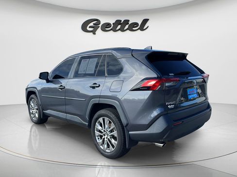 Used 2020 Toyota RAV4 XLE Premium FWD image 7