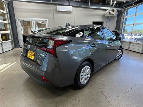 Used 2022 Toyota Prius LE FWD image 5