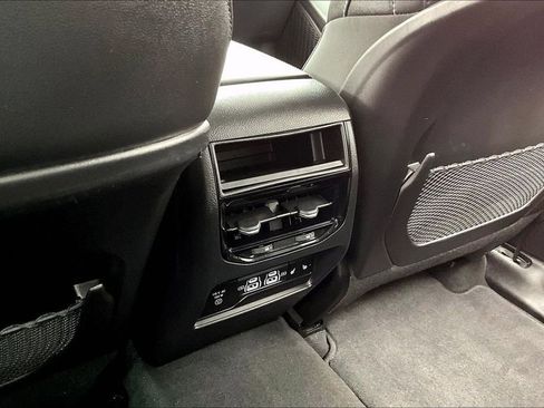 Used 2023 Jeep Grand Cherokee Limited w/ Trailer Tow Prep Group (B) AWD/4WD image 33