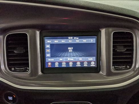 Used 2020 Dodge Charger SXT w/ Leather Interior Group RWD image 9
