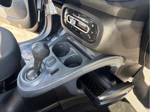 Used 2016 smart fortwo pure RWD image 21