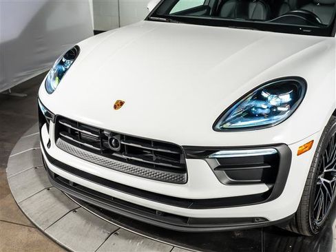 Certified 2026 Porsche Macan AWD/4WD image 11