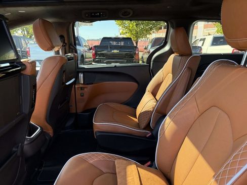 New 2026 Chrysler Pacifica Pinnacle FWD image 15