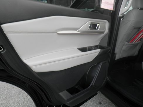 Certified 2025 Ford Explorer Active w/ Active Comfort Package image 18