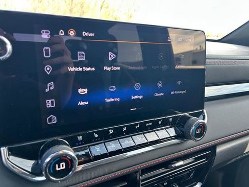 Used 2025 Chevrolet Colorado Z71 w/ Technology Package image 26