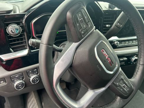 Used 2025 GMC Sierra 1500 SLT image 6