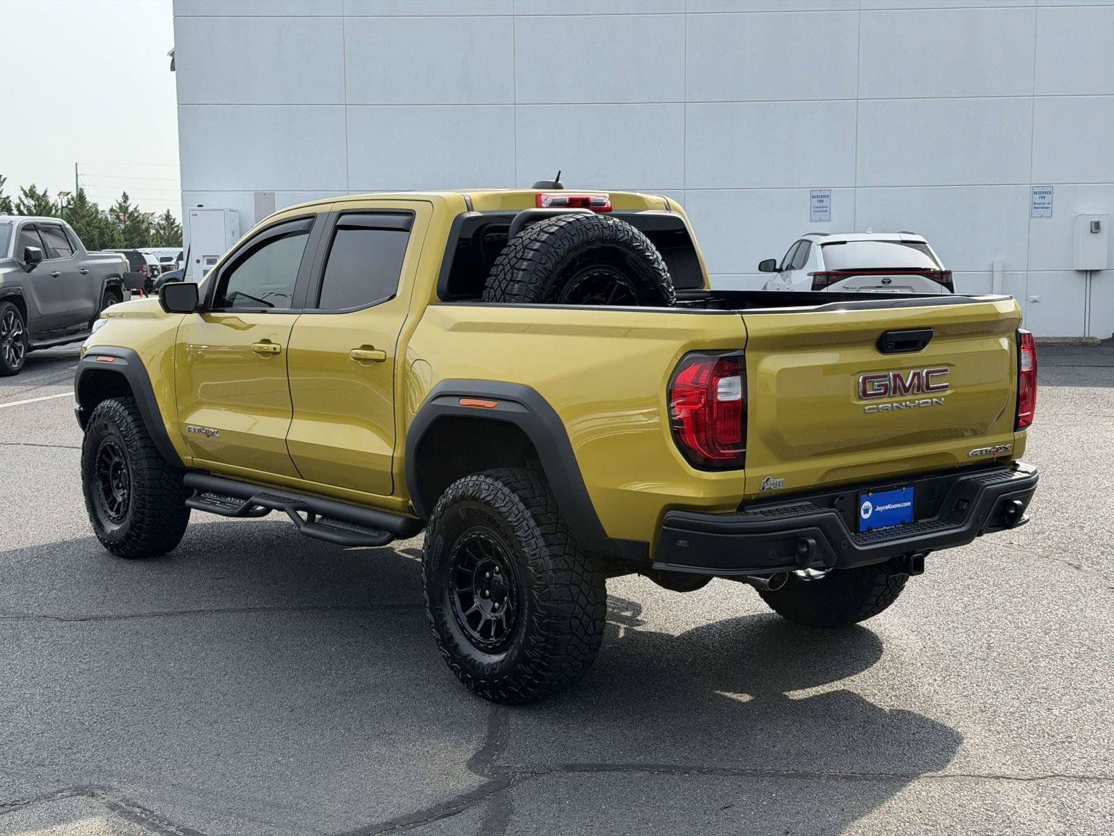 Used 2024 GMC Canyon AT4X w/ AT4X AEV Edition AWD/4WD image 3