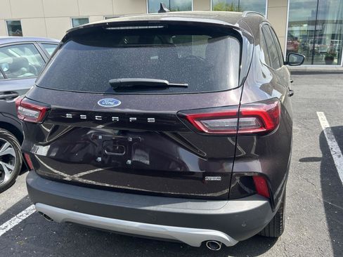 Used 2023 Ford Escape SE w/ PHEV Premium Package FWD image 3