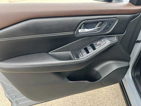 Certified 2023 Nissan Rogue SL AWD/4WD image 7
