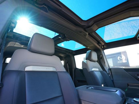 Used 2024 GMC Hummer EV 3X w/ LPO, Illumination Package image 8